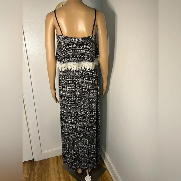 R2d, S, adjustable, sleeveless embroidered tier, black w/geometric design maxi - Picture 2 of 9